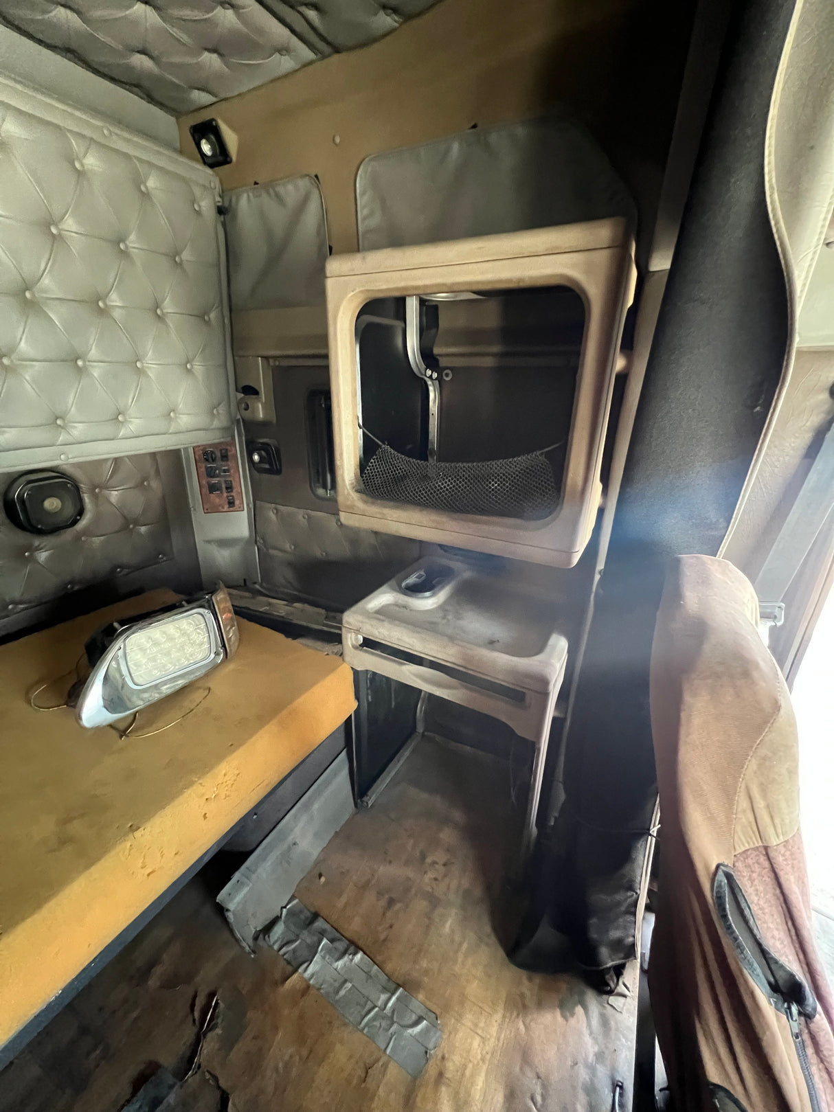 1997 International 9200 SBA Cab For Sale