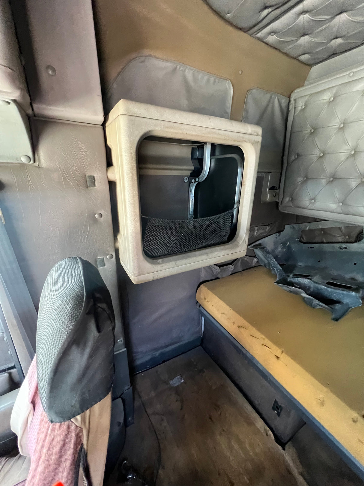 1997 International 9200 SBA Cab For Sale