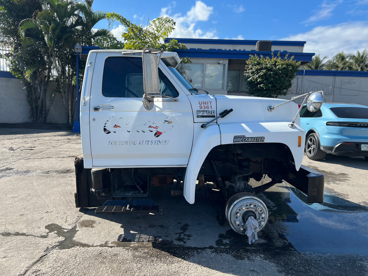 1994 FORD F700 Conventional CAB Shell