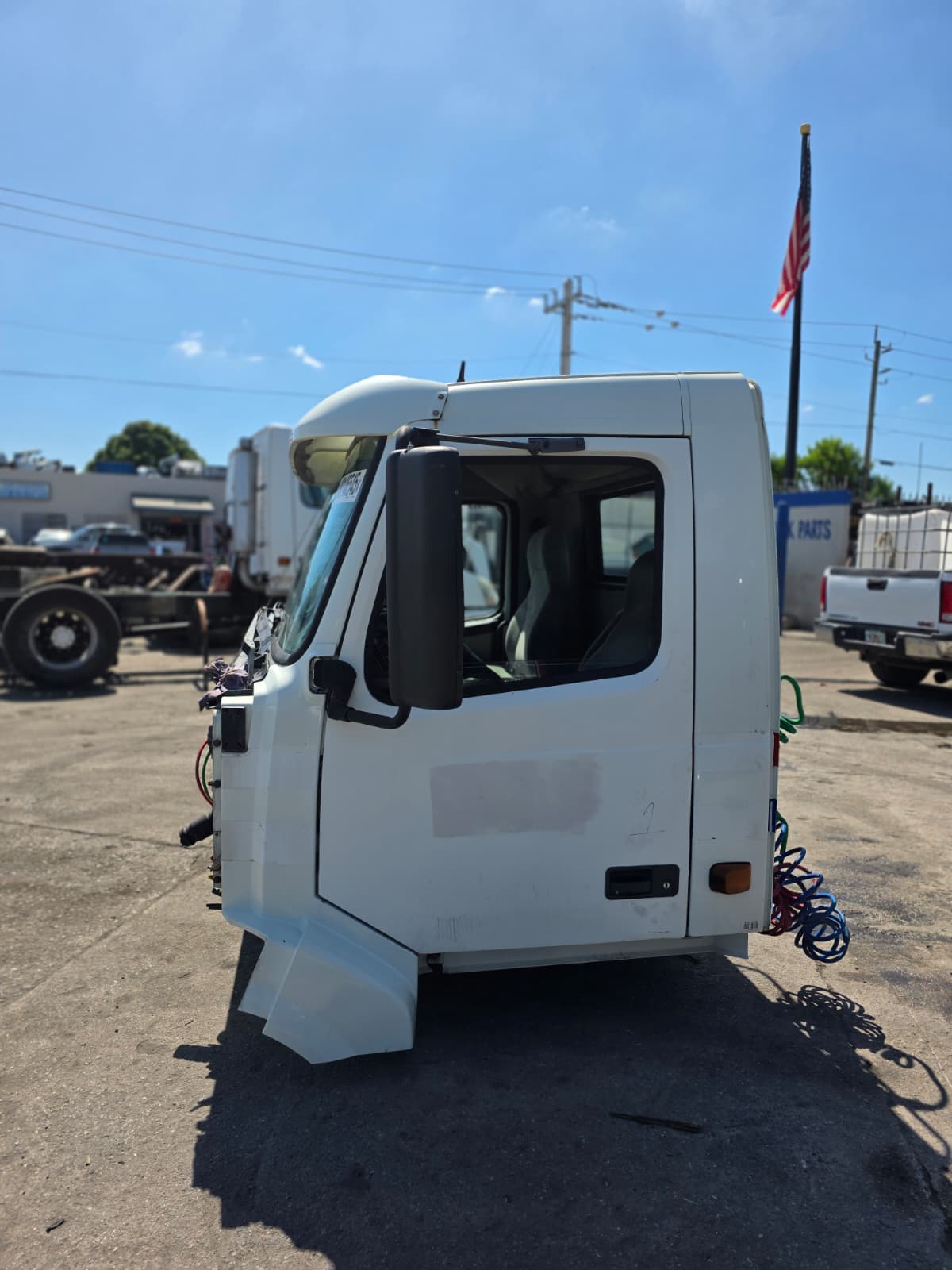 2006 VOLVO VNL CONVENTIONAL NEW GENERATION CAB FOR SALE