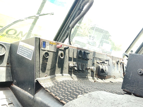 2011 Mack LEU613 Series 600 Garbage Truck W/ Mack MP7 Diesel Engine