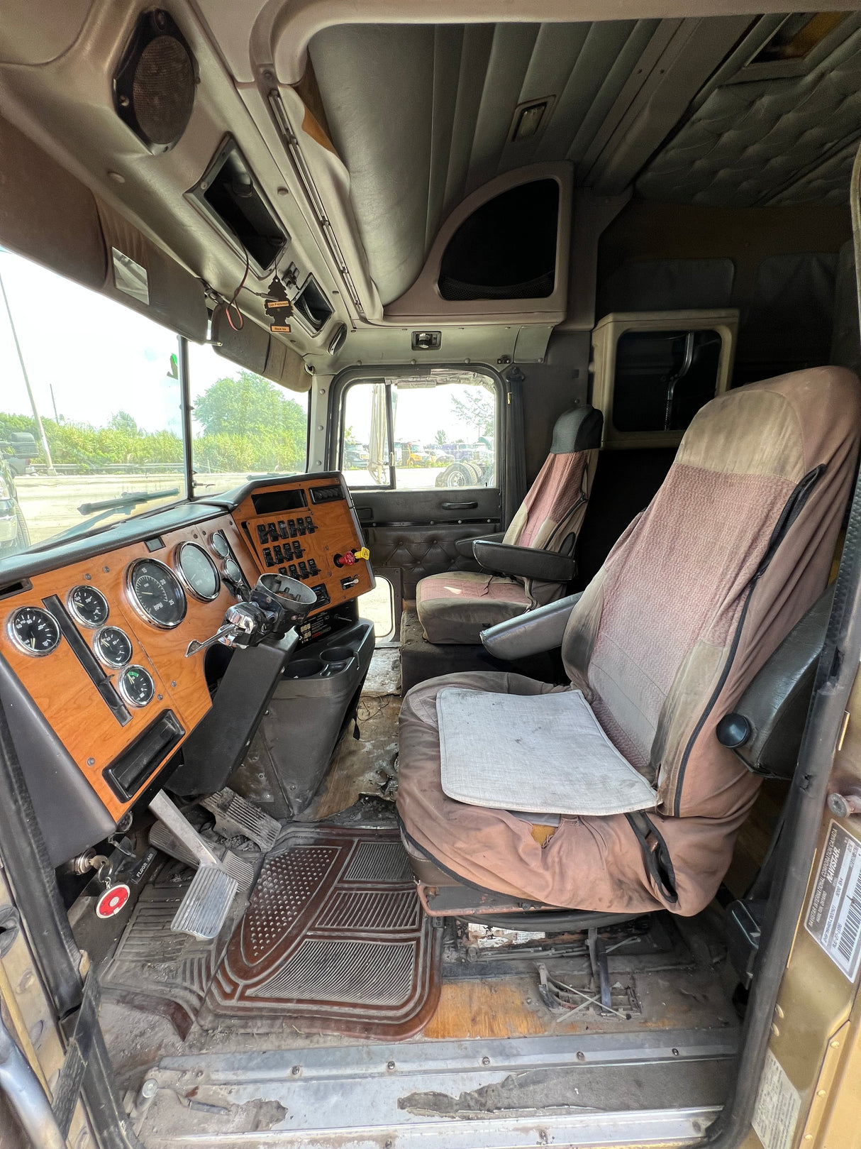 1997 International 9200 SBA Cab For Sale