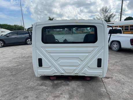 2004 International 4200 SBA - SET-BACK-AXLE Cab