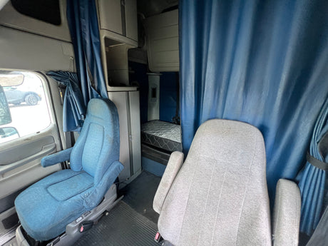 2004 Freightliner Columbia 120 Conventional CAB