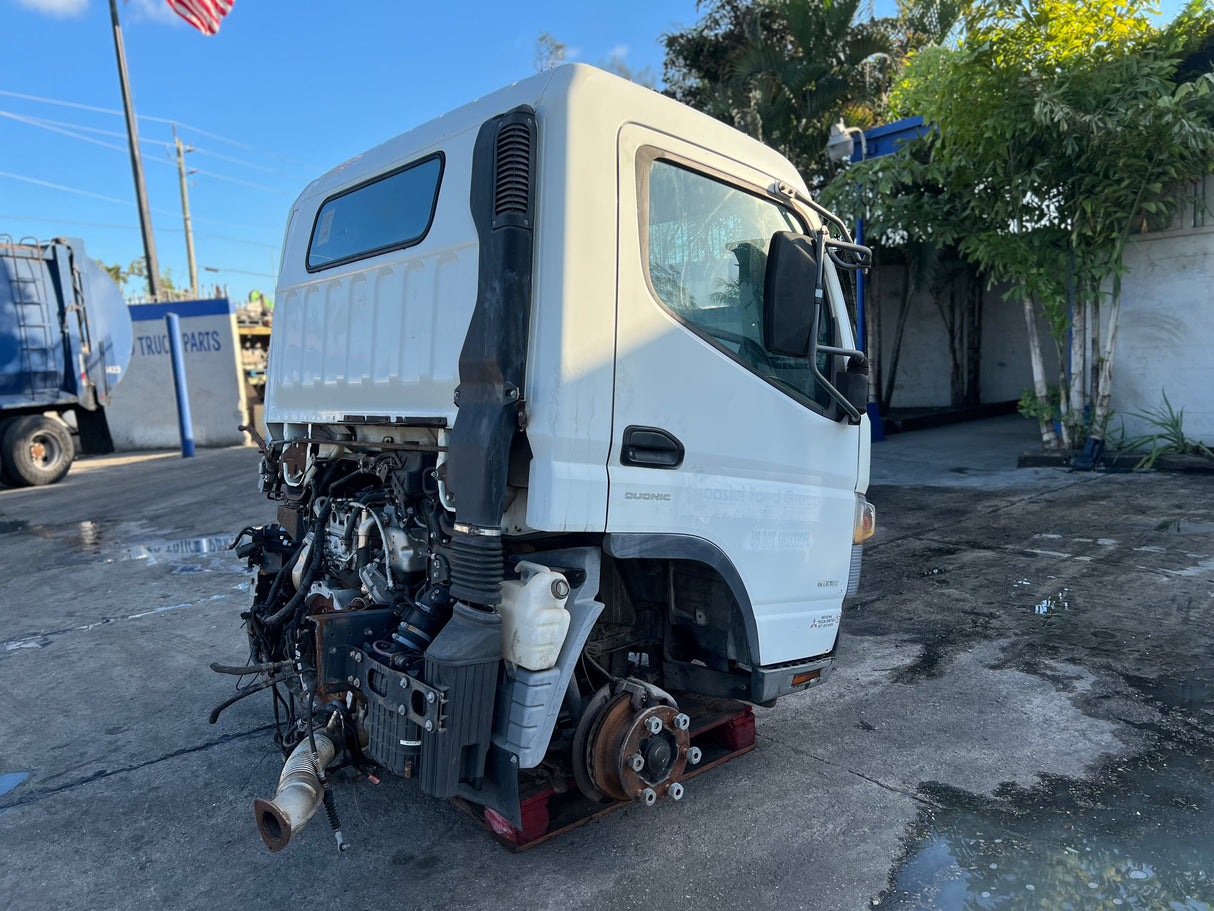 2012 Mitsubishi FEC72S CAB Shell