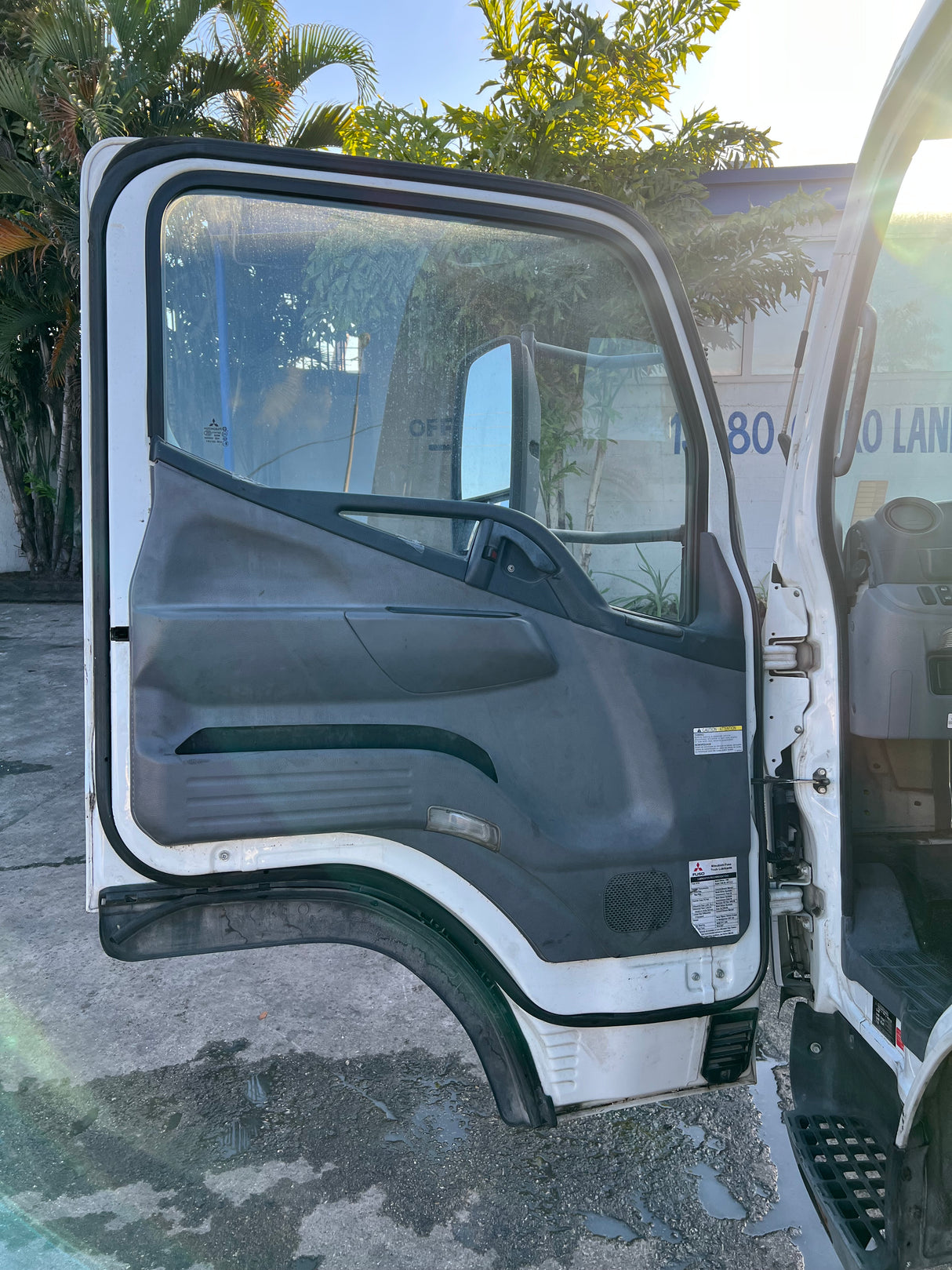 2012 Mitsubishi FEC72S CAB Shell