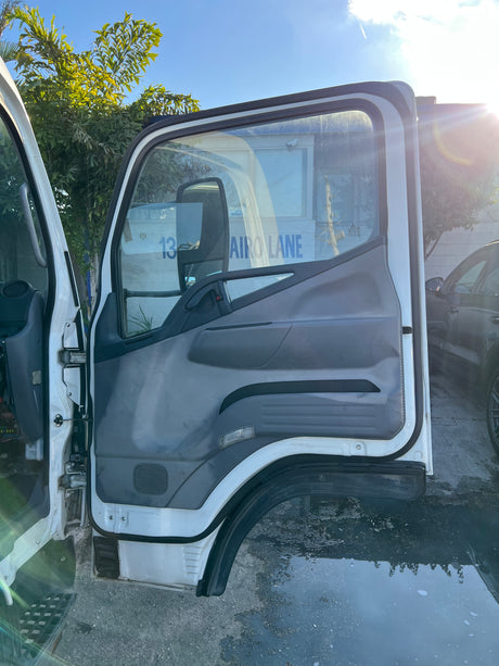 2012 Mitsubishi FEC72S CAB Shell