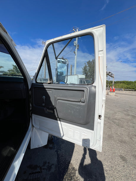 1994 FORD F700 Conventional CAB Shell