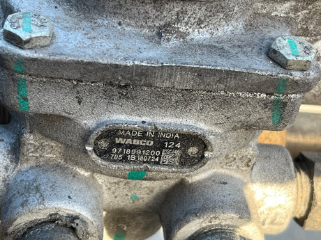 Mack CRD151 CUT OFF, CAMELBACK SUSPENSION, HUB PILOT, AIR LOCK POWER DIVIDER