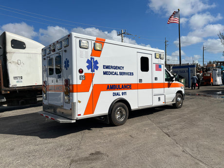 2009 FORD E450 SUPER DUTY Full-Size Van Ambulance/ Truck