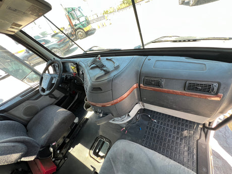 2006 VOLVO VNL NEW-GENERATION CAB SHELL For Sale