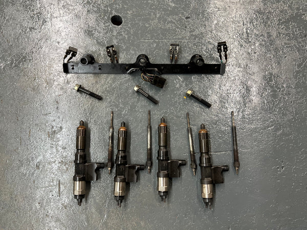 2004 Isuzu 4HK1-TC Denso 5471 / 7031 Fuel Injectors w/ Glow Plugs & Wiring Harness w/ Bolts