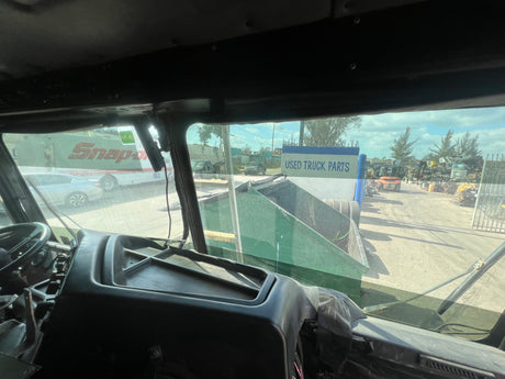 2003 Peterbilt 320 Low Entry Cab Over