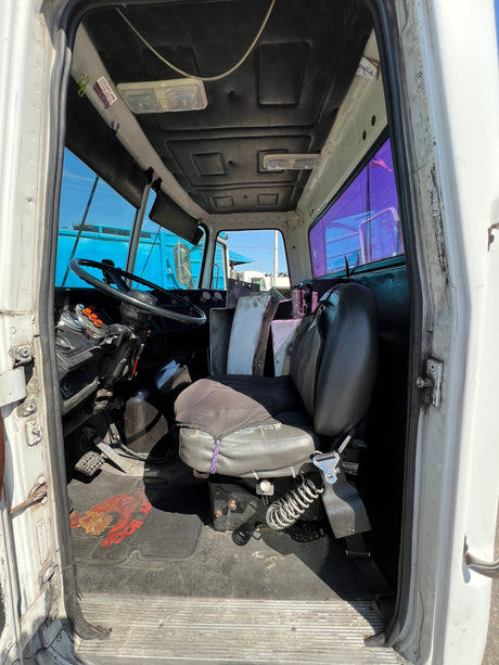 Volvo VNL Cab