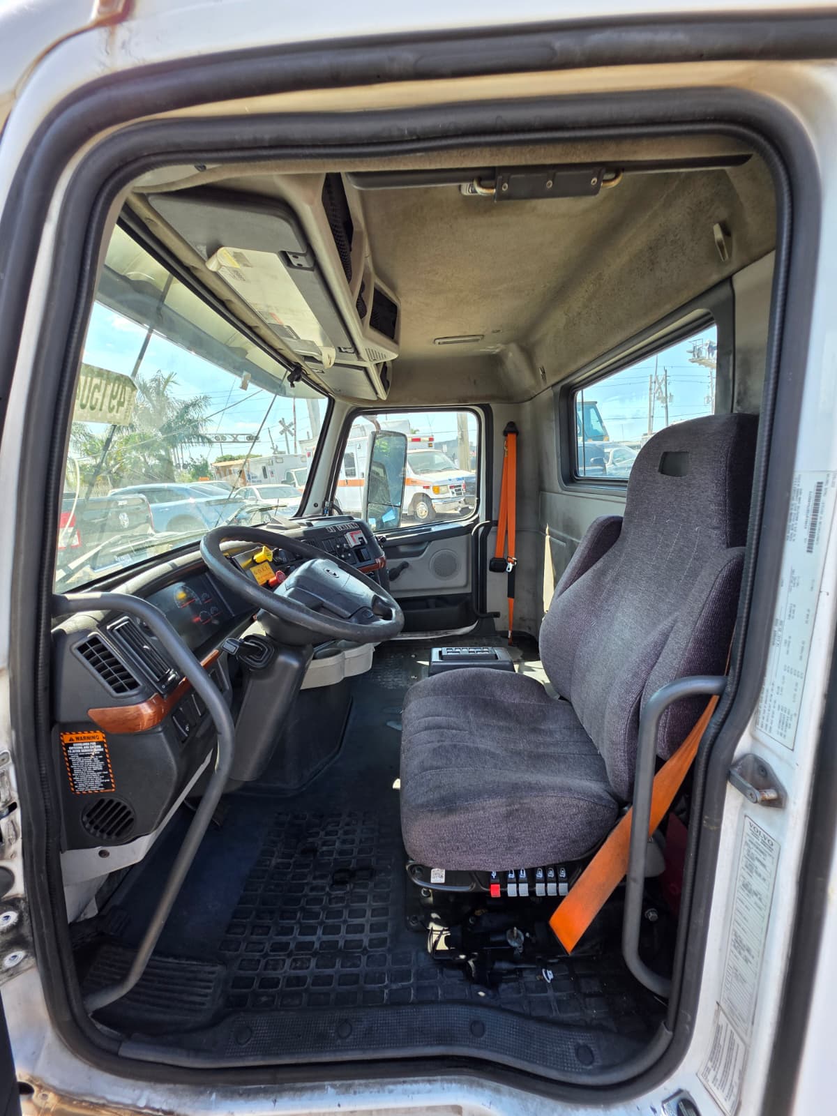 2007 VOLVO VNL CONVENTIONAL NEW GENERATION CAB SHELL FOR SALE
