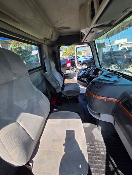 2006 VOLVO VNL CONVENTIONAL NEW GENERATION CAB FOR SALE