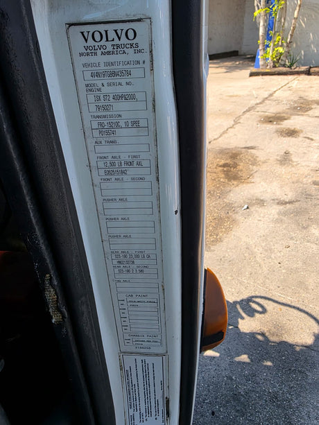 2006 VOLVO VNL CONVENTIONAL NEW GENERATION CAB FOR SALE