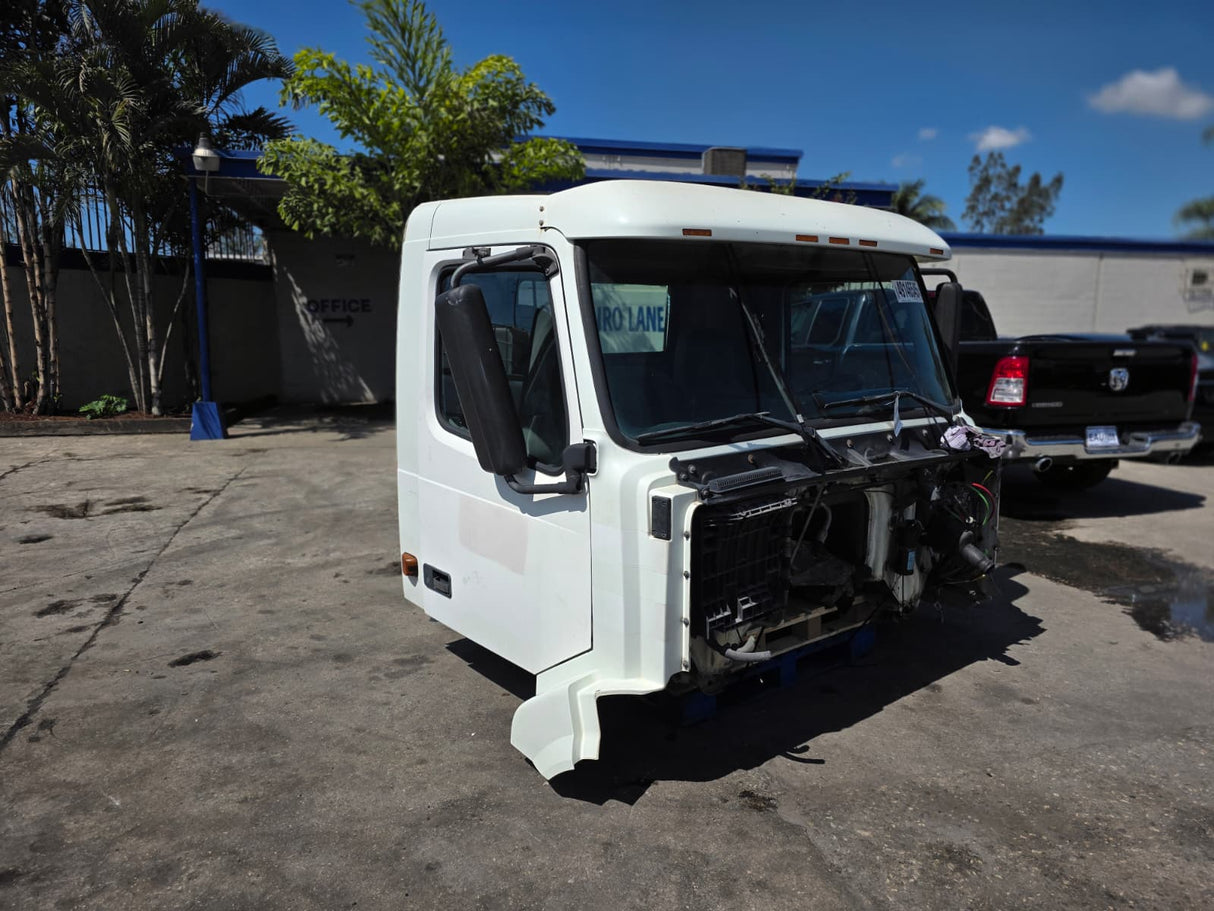 2006 VOLVO VNL CONVENTIONAL NEW GENERATION CAB FOR SALE