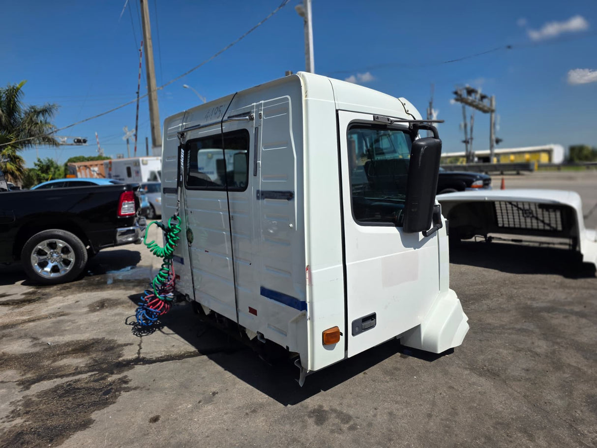 2006 VOLVO VNL CONVENTIONAL NEW GENERATION CAB FOR SALE